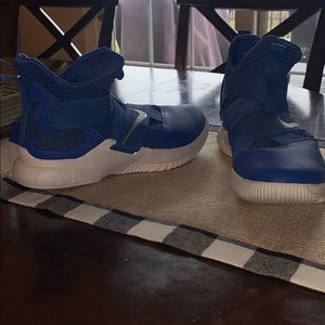 Men’s Lebron James Soldier 12 Basketball Shoes